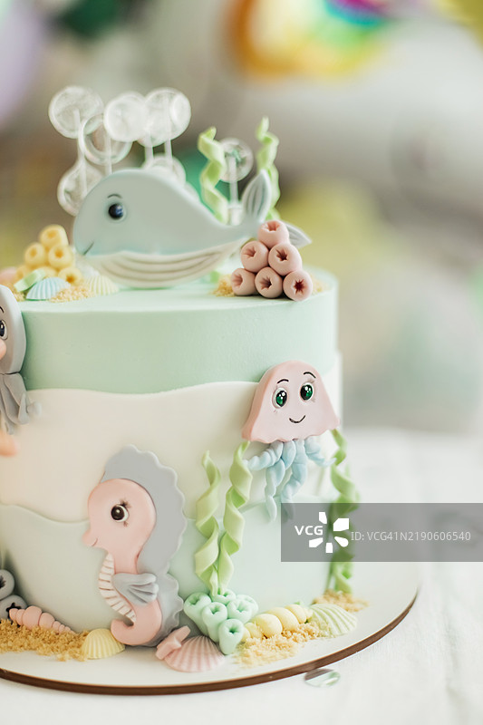 可爱的儿童生日蛋糕，海洋主题。图片素材