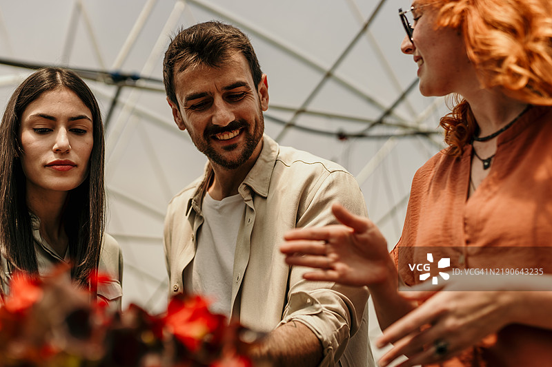 生机勃勃的温室时刻图片素材
