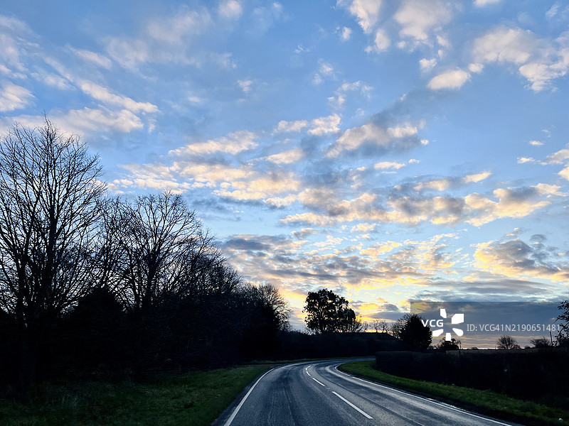 多云的黎明图片素材