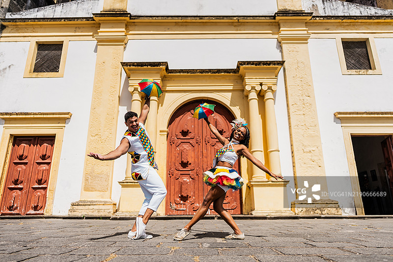 户外跳舞的弗雷沃舞者肖像图片素材