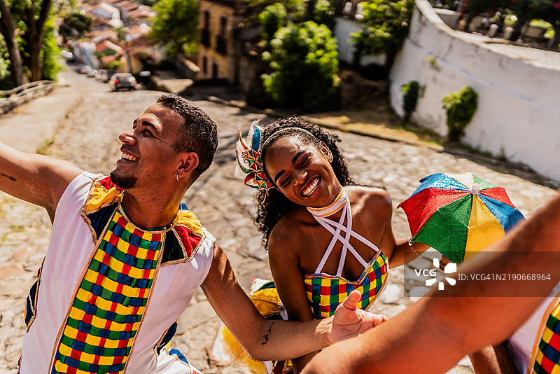 户外跳舞的弗雷沃舞者图片素材