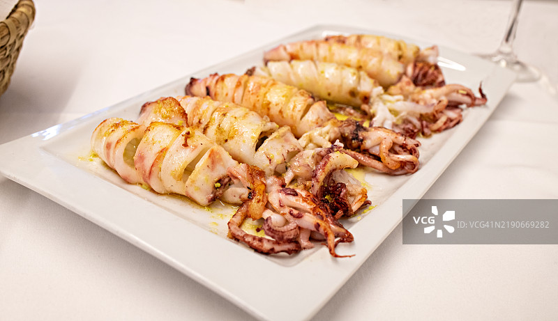 烤鱿鱼。图片素材