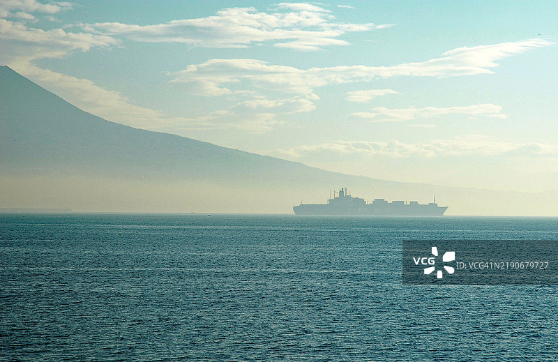 那不勒斯湾在雾霭中图片素材