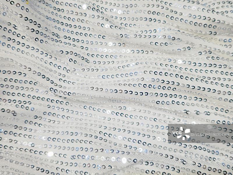 波浪图案的闪亮亮片面料特写图片素材