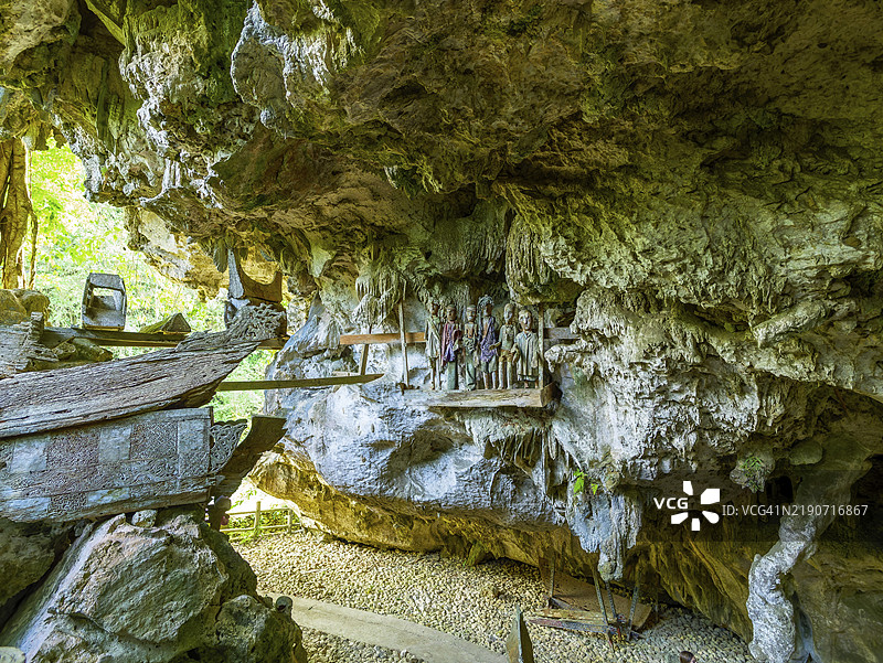 印度尼西亚苏拉威西省兰特帕奥塔纳托拉贾的岩石墓葬，凯特库苏图片素材