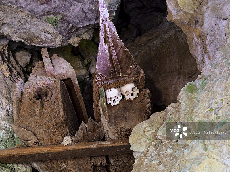 古代墓地，古老的木棺，岩石墓，Tau Tau Lemo，塔纳托拉贾，苏拉威西，印度尼西亚，亚洲图片素材