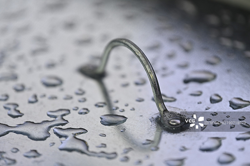 特写，金属盖，手柄，水，水滴，海登海姆，巴登-符腾堡，德国，欧洲图片素材