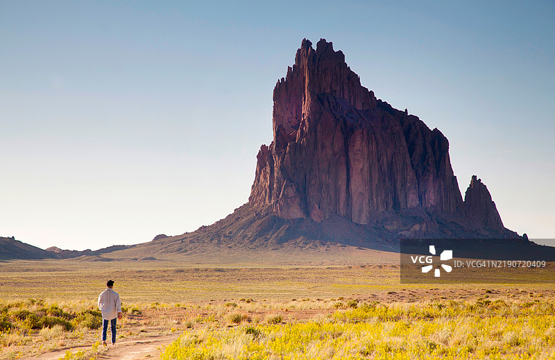 新墨西哥州，船石，游客在散步图片素材