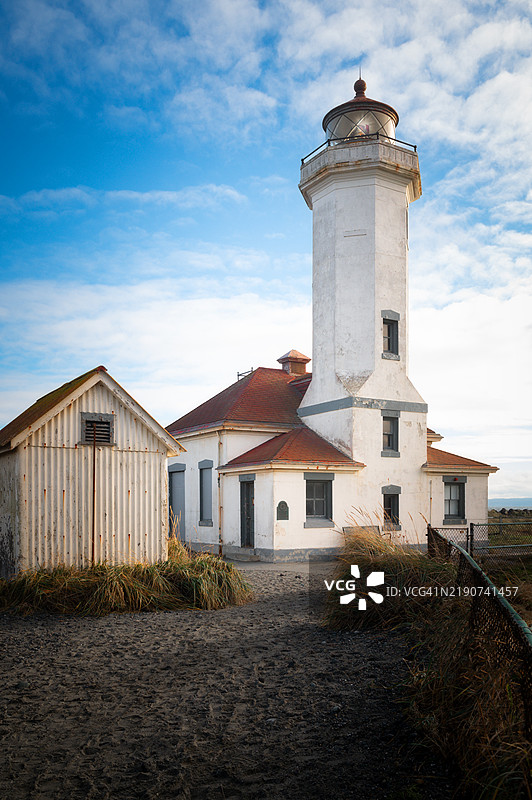 威尔逊灯塔是位于华盛顿州汤森港附近的福特沃登州立公园内的一个活跃导航辅助设施。图片素材