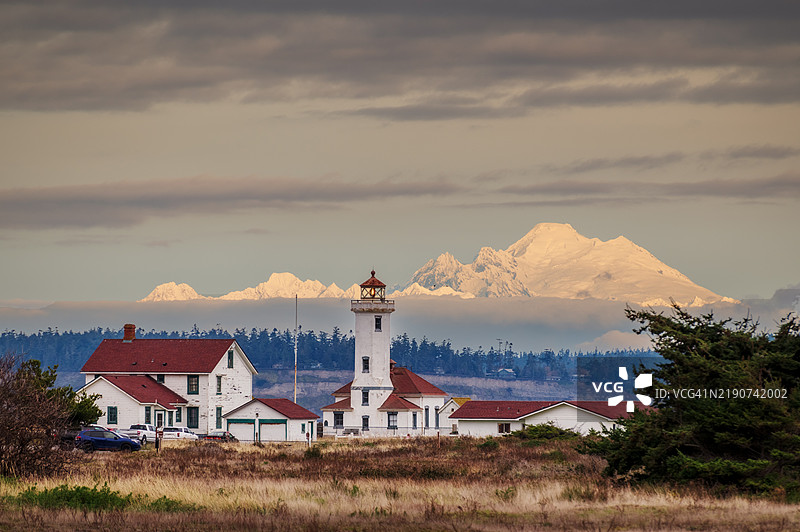威尔逊灯塔是位于华盛顿州汤森港附近的福特沃登州立公园内的一个活跃导航辅助设施。图片素材
