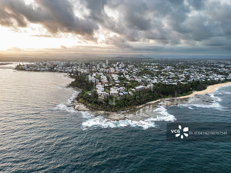 澳大利亚昆士兰州阳光海岸的谢利海滩和卡伦德拉的日落图片素材
