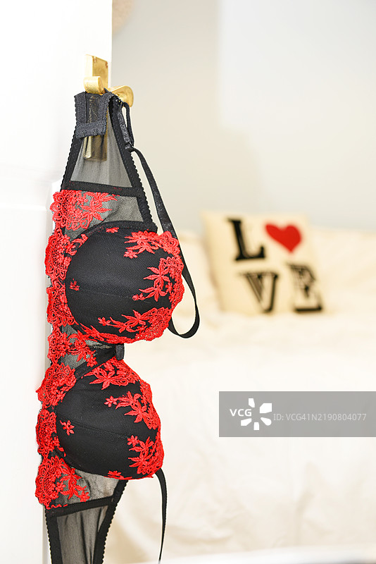 门把手上的胸罩图片素材