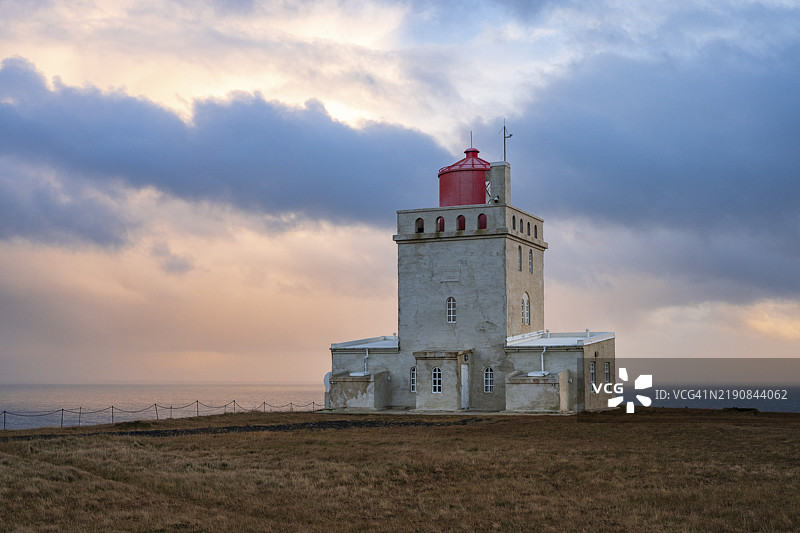迪尔霍拉伊灯塔，迪尔霍拉伊角，维克镇，南部，南冰岛，冰岛，欧洲图片素材