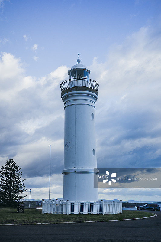 澳大利亚新南威尔士州的基亚马白色灯塔在多云的日子里图片素材