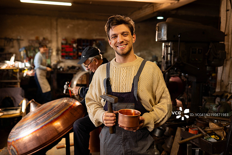铜匠图片素材