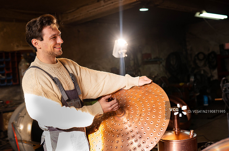 生产铜蒸馏罐图片素材