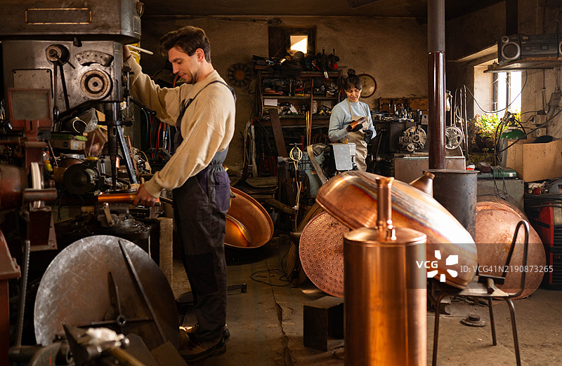 小型手工工人和工匠团队图片素材