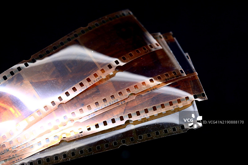 35毫米胶卷上的照片底片图片素材