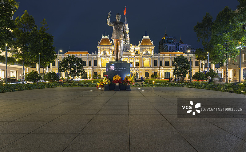 胡志明市的胡志明广场夜景，越南。图片素材