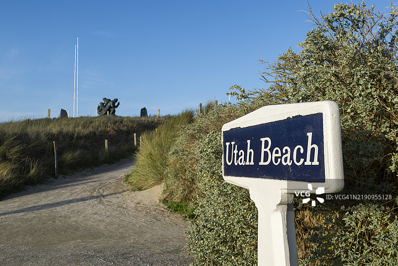 显示犹他海滩地点的信息标志图片素材