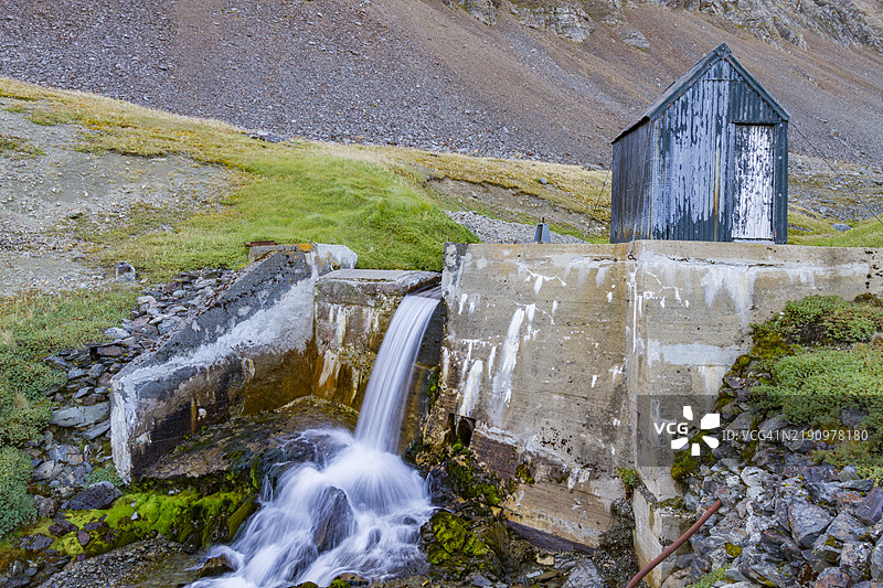 南大西洋南乔治亚岛格里特维肯附近的瀑布景观，瑞典语为“Pot Cove”。图片素材