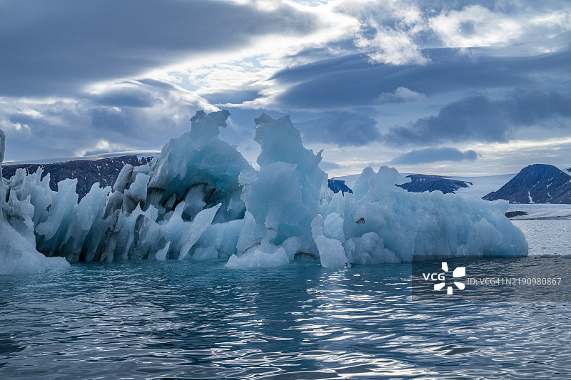 贝尔彻岛上的冰山，德文岛，努纳武特，加拿大北极，加拿大，北美图片素材