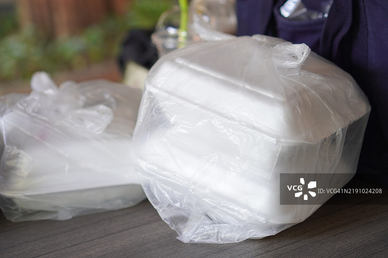 泡沫箱中的食物图片素材