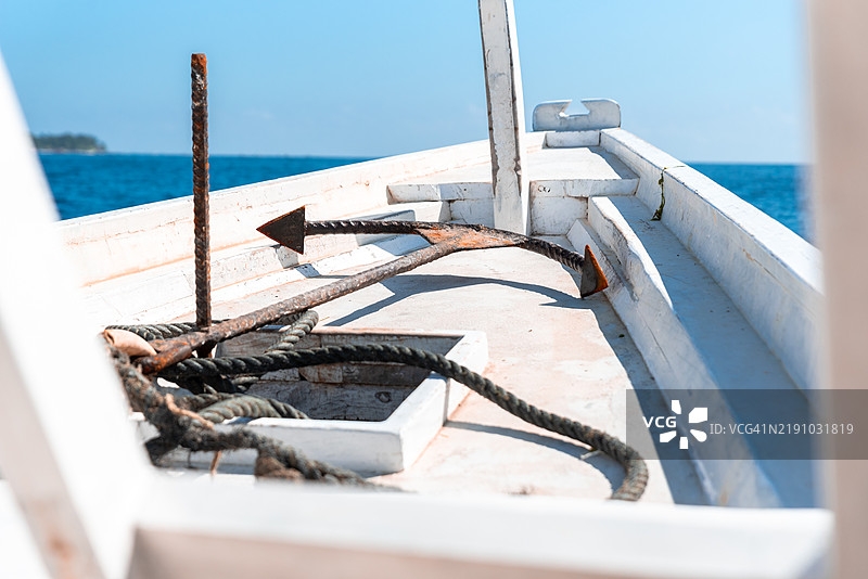 印度洋上的一艘船锚泊在印度尼西亚图片素材