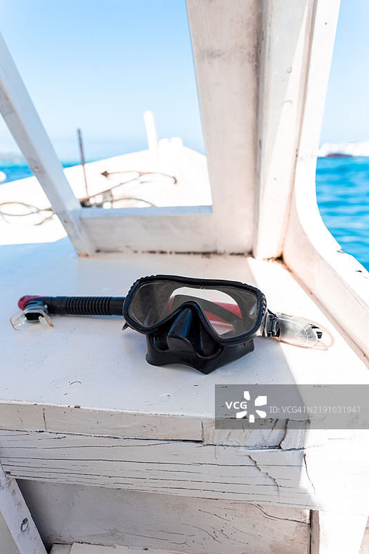 印尼船上的浮潜护目镜图片素材