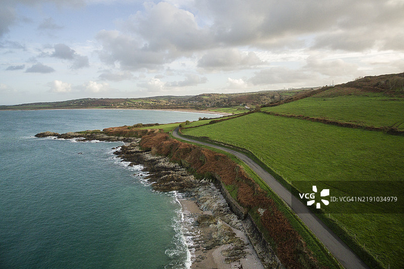 法国科唐坦半岛拉辛港附近的海岸公路图片素材