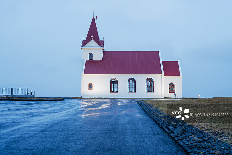 冰岛斯奈菲尔斯半岛上的教堂图片素材