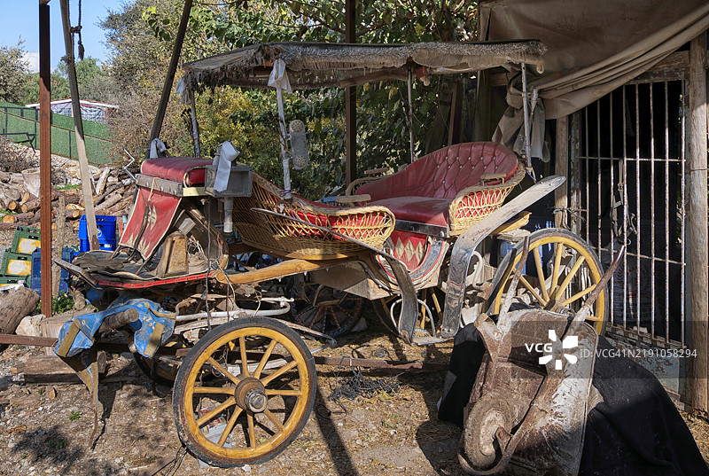 修理店内的马车景象图片素材