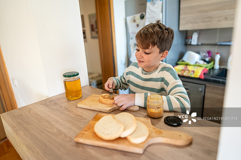 我可以为自己准备食物！图片素材