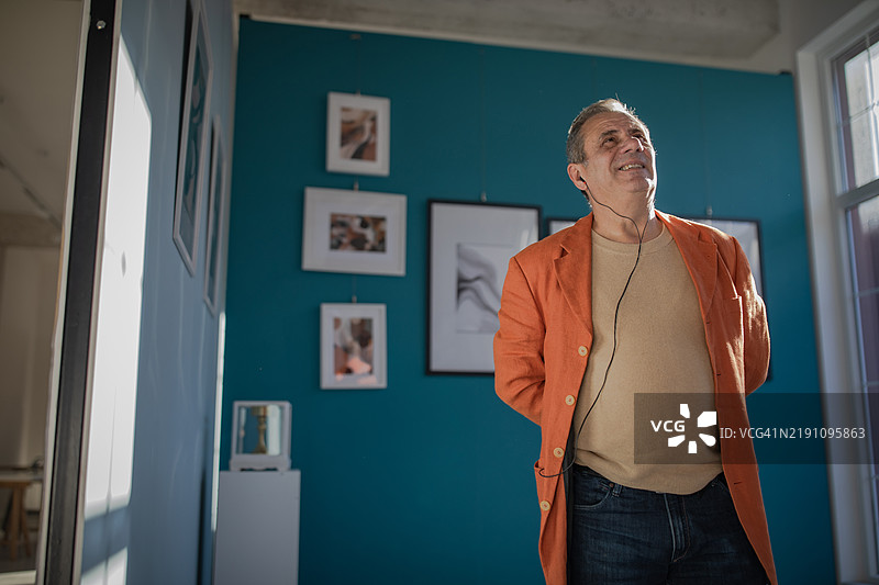 现代摄影画廊的经理/访客图片素材