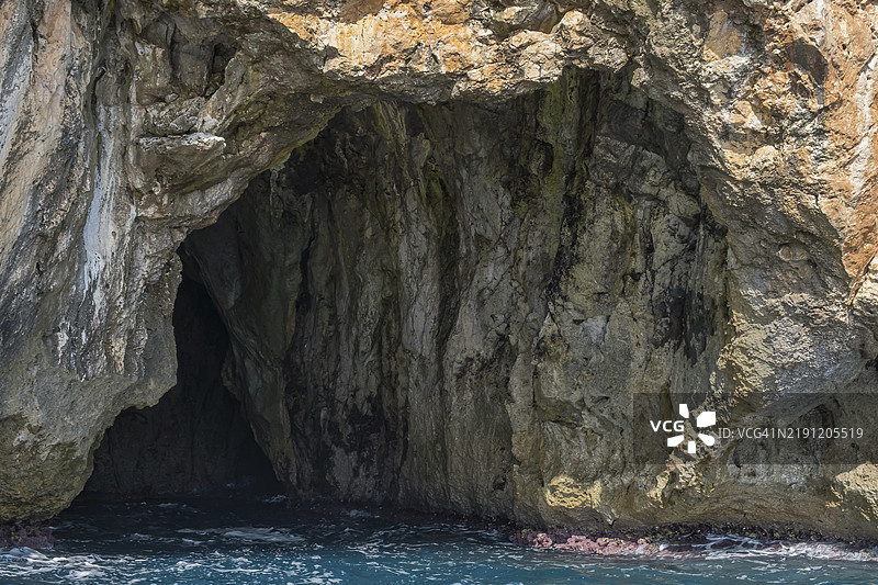 意大利萨伦托地区圣玛利亚·迪·莱乌卡海岸的海洞图片素材