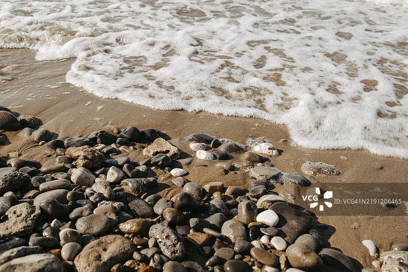 卵石海滩上的海岸图片素材