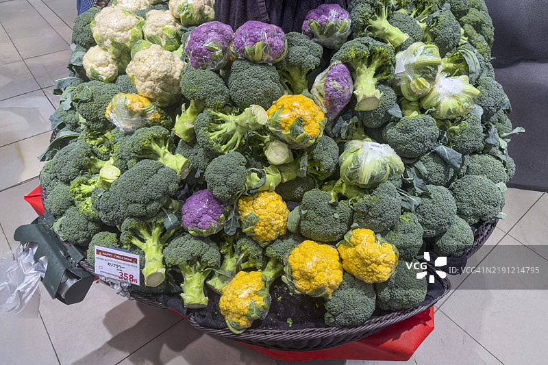 五彩缤纷的花椰菜和西兰花展示图片素材