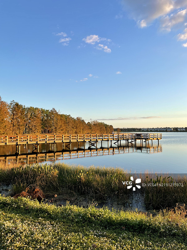 佛罗里达州马纳提县湖泊与天空的美丽景色图片素材