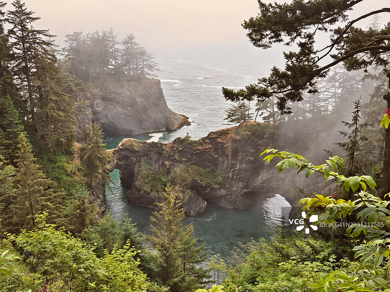 俄勒冈州布鲁金斯的海洋与天空的美丽景色图片素材