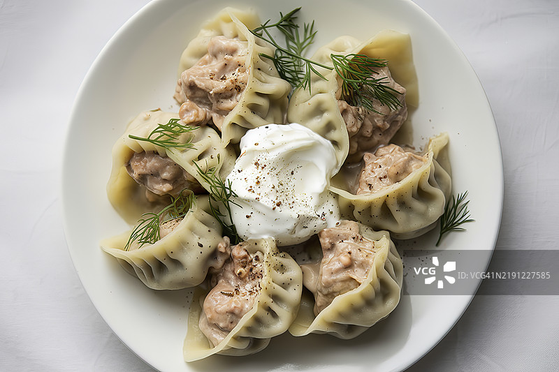 一盘填充了奶油或肉馅的饺子的照片图片素材