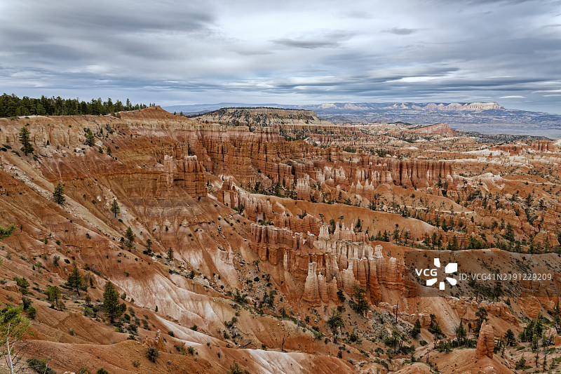 我努力在捕捉奇迹的同时生活在当下，布莱斯峡谷国家公园，美国图片素材