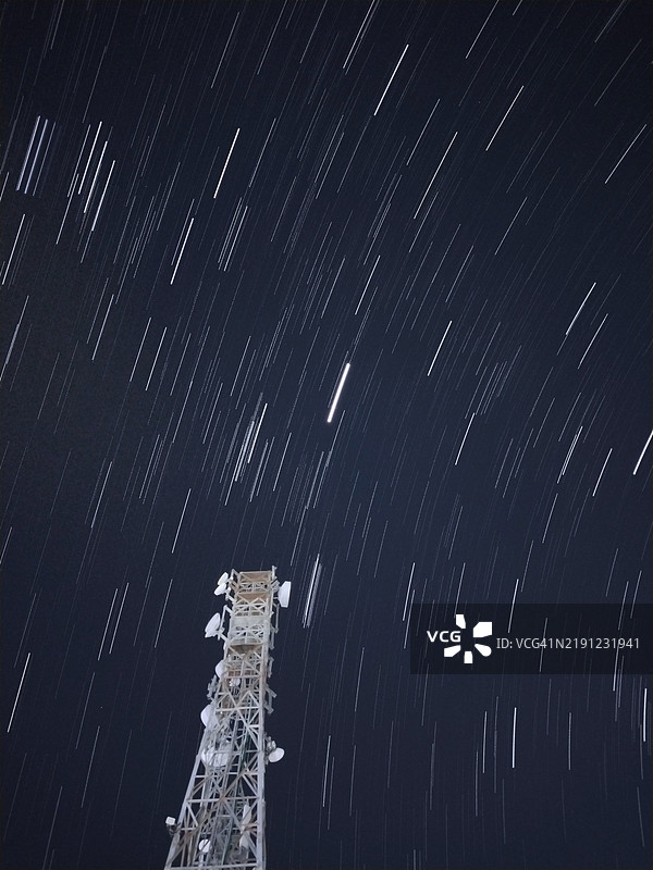 夜空中星空的低角度视图图片素材