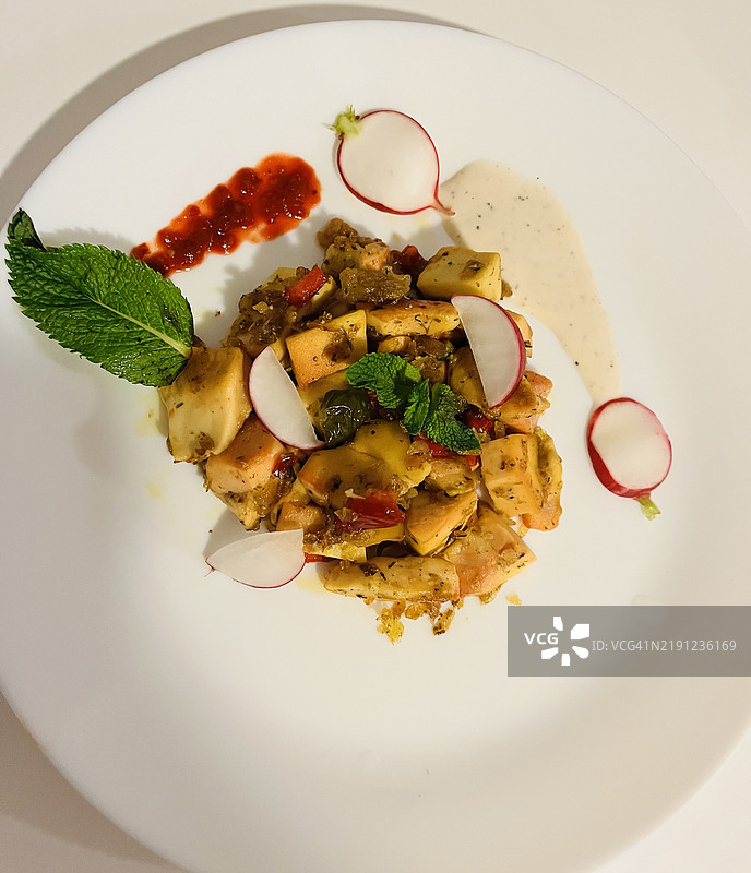 高角度视图的盘中食物，瑞典克罗诺贝里县图片素材