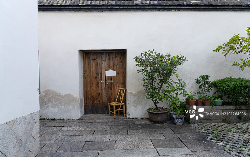 房子入口处的庭院图片素材