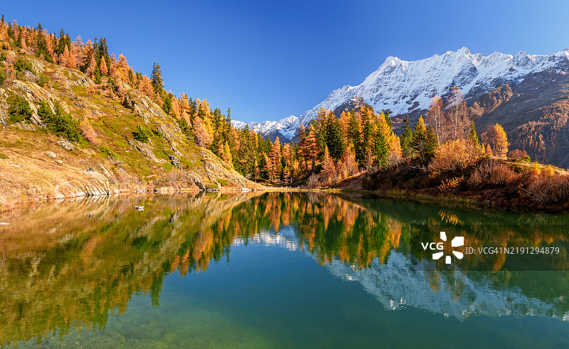 瑞士瓦莱州的洛伊茨滕谷，欧洲图片素材
