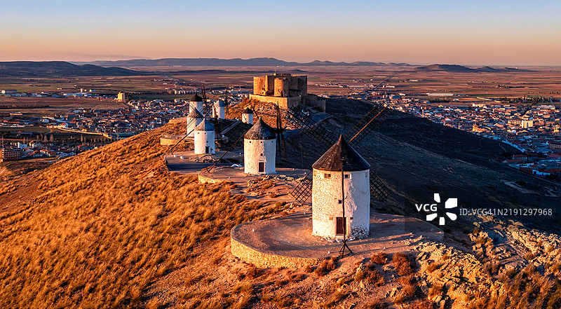西班牙孔苏埃格拉的历史风车，欧洲图片素材