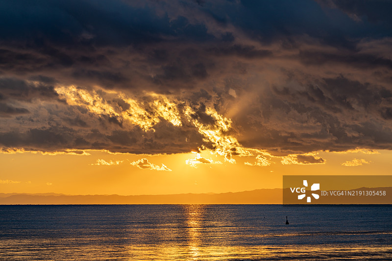 日本神奈川的日落海滩图片素材