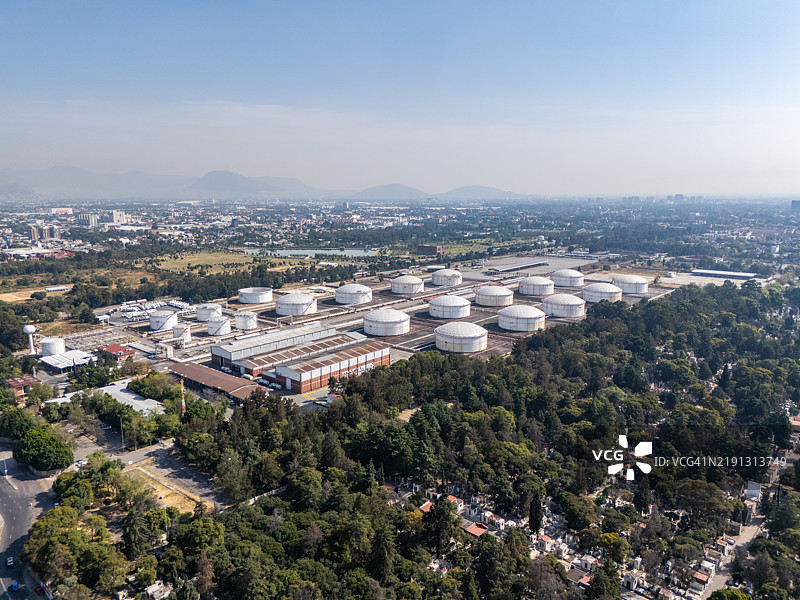 墨西哥城阿斯卡波萨尔科一座大型石油炼油厂的空中视图图片素材