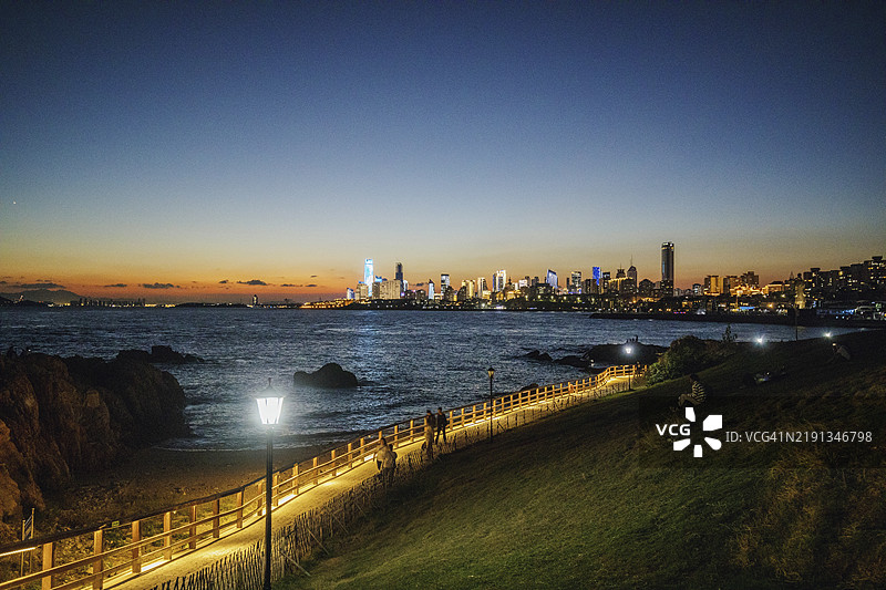 青岛海边夜景图片素材