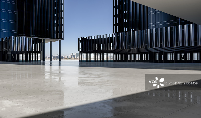 现代商业区的中央广场图片素材